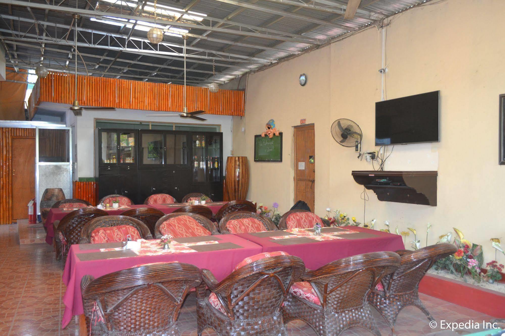 Red Tulip Hotel Angeles Zewnętrze zdjęcie